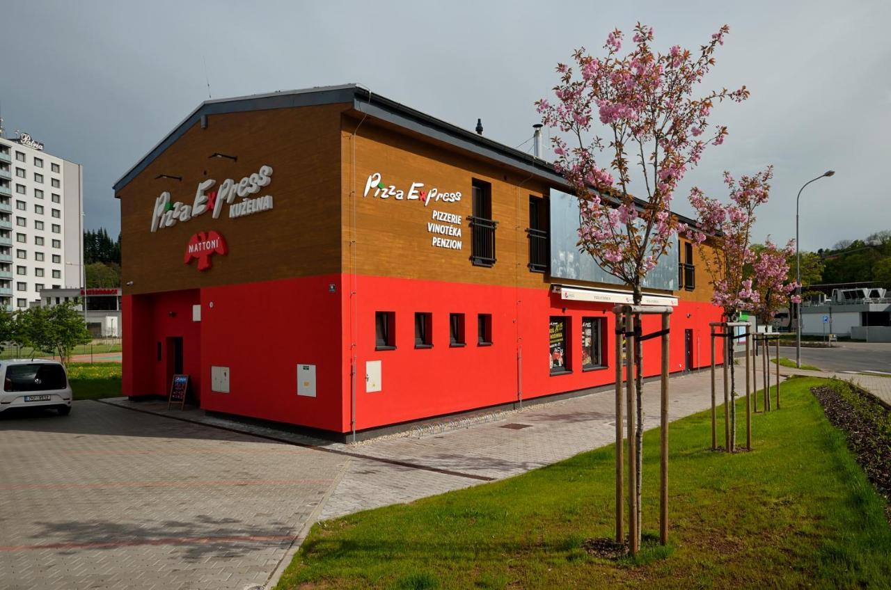 Penzion Kuzelna Hotel Trutnov Kültér fotó